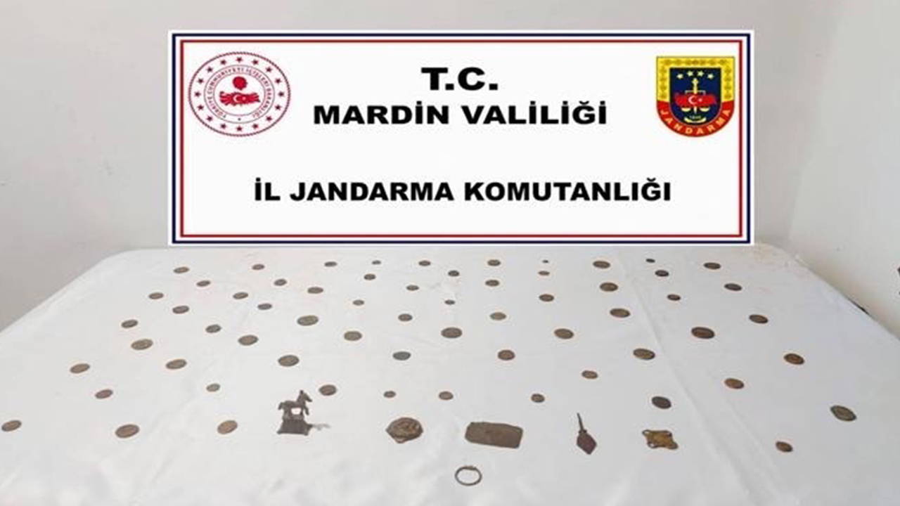 Mardin'de Tarihi Eser Operasyonu: 70 Sikke ve Çok Sayıda Obje Ele Geçirildi