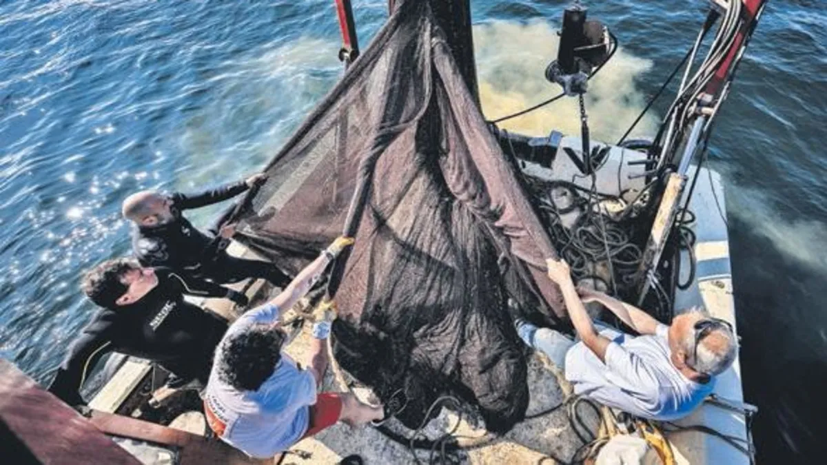 Marmara Adası'nda 15 Bin Metrekare Hayalet Ağ Denizden Çıkarıldı
