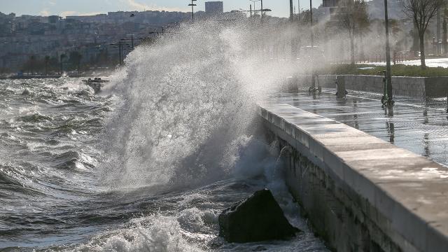Marmara Denizi'nde Fırtına Uyarısı: Akşamdan İtibaren Kuvvetli Rüzgar Bekleniyor