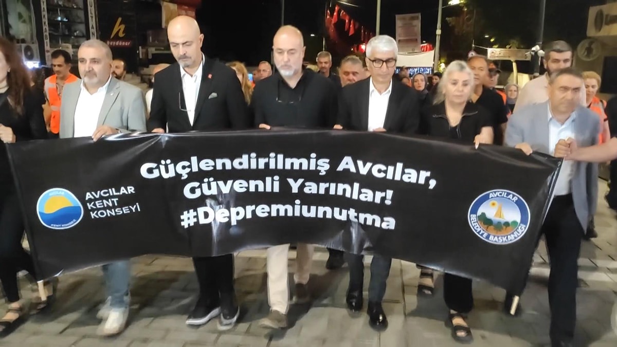 Marmara Depremi'nin 27. Yılında Avcılar'da Anma Töreni