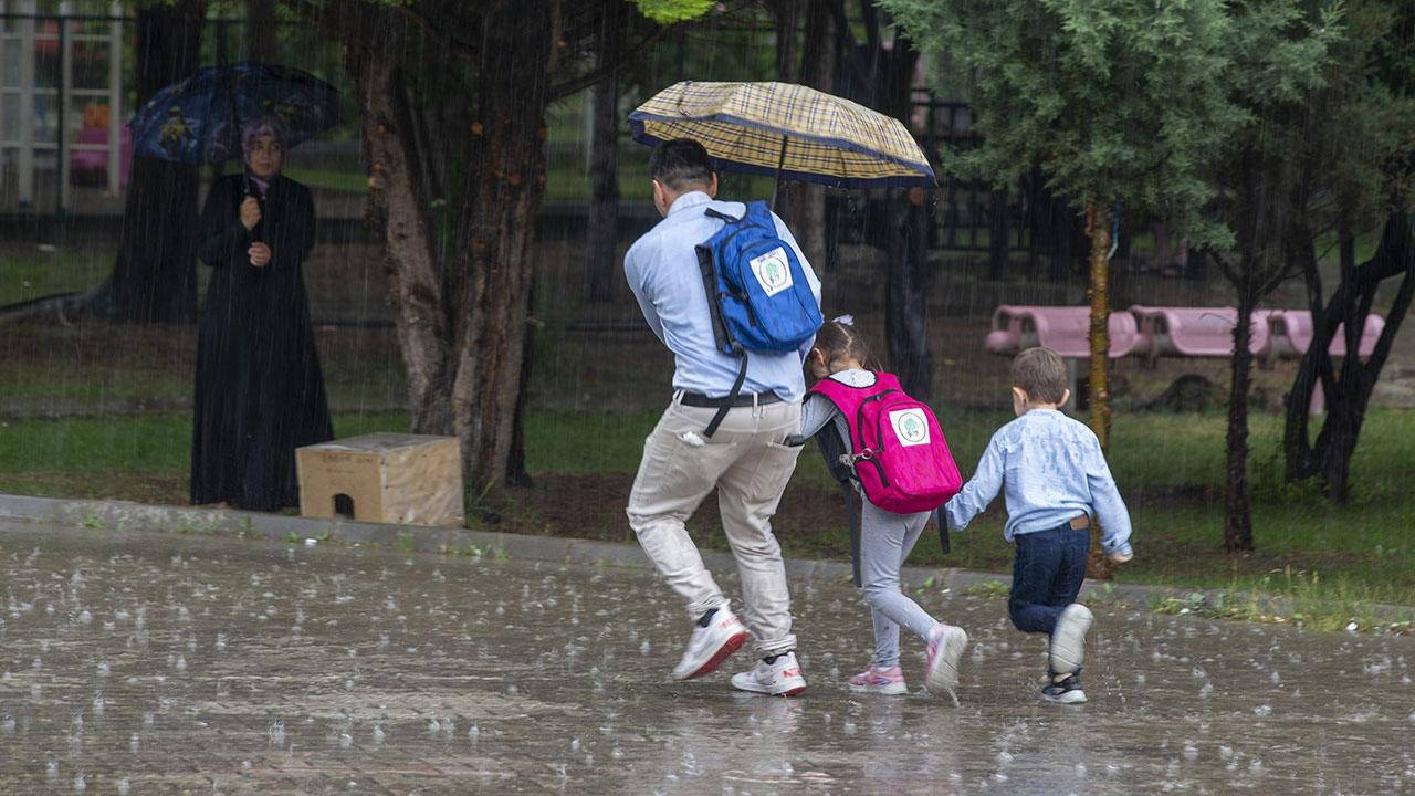 Marmara'da Sağanak Nedeniyle 6 İlde Okullar Tatil