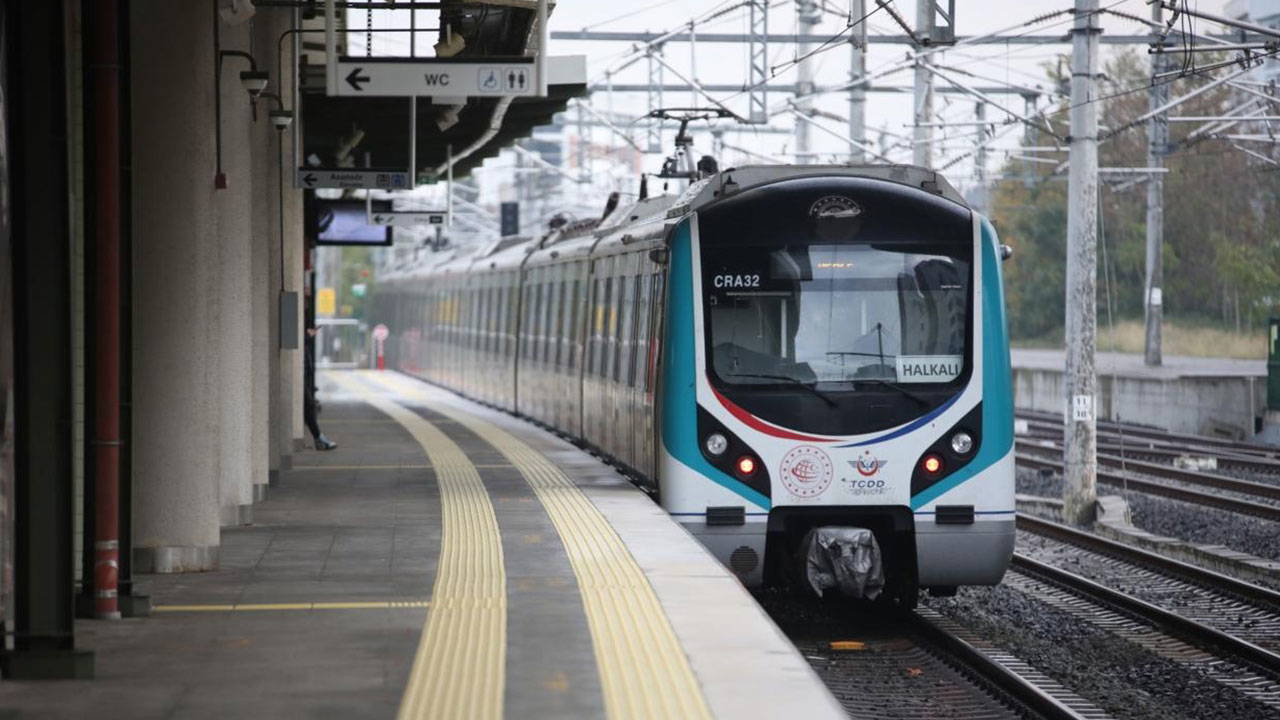 Marmaray'da intihar girişimi: Florya Akvaryum'da seferler aksadı
