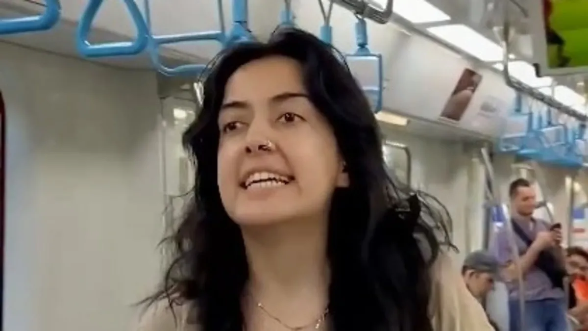 Marmaray'da LGBT sloganı tepki çekti; yolcular şoke oldu