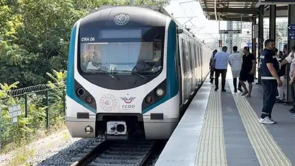 Marmaray Söğütlüçeşme'de intihar girişimi: Seferler aksadı