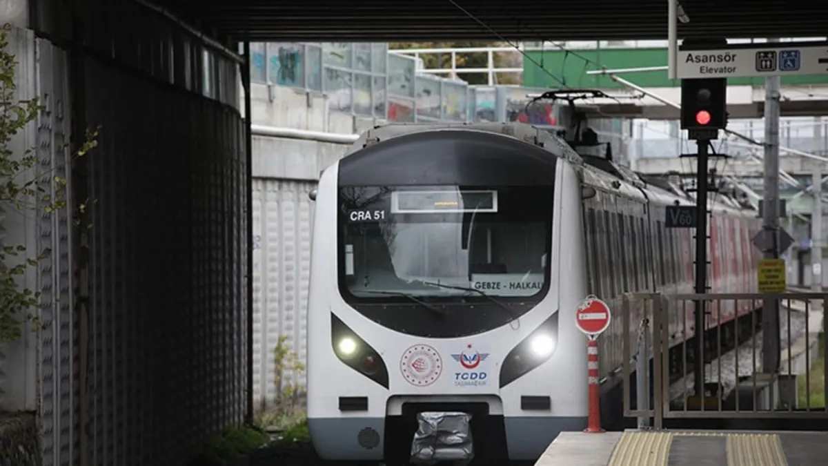 Marmaray Yenikapı'da intihar: Seferler aksadı