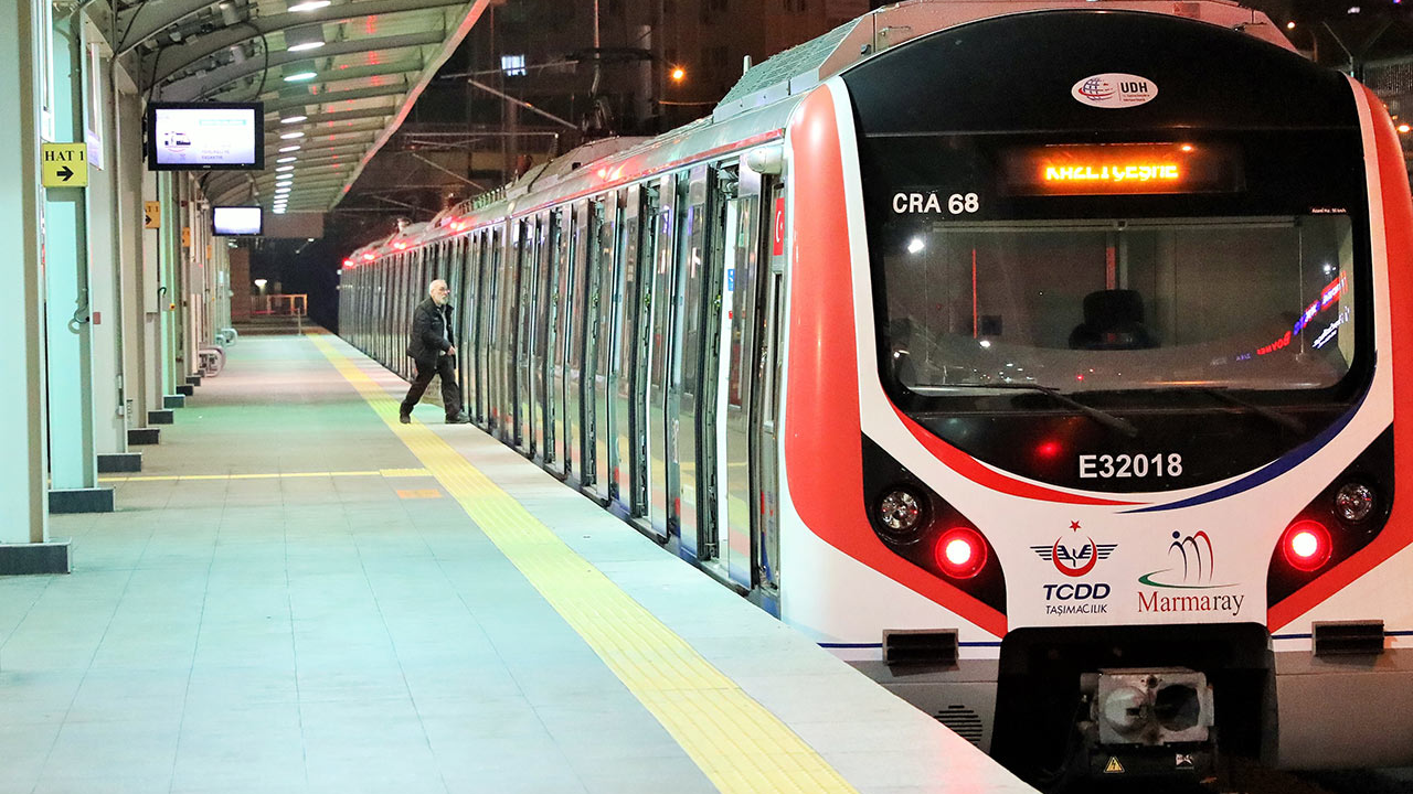 Marmaray'da bir intihar daha! Seferler gecikmeli yapılıyor