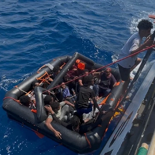 Marmaris Açıklarında Can Pazarı: Yunanistan'ın İttiği Göçmenleri Sahil Güvenlik Kurtardı