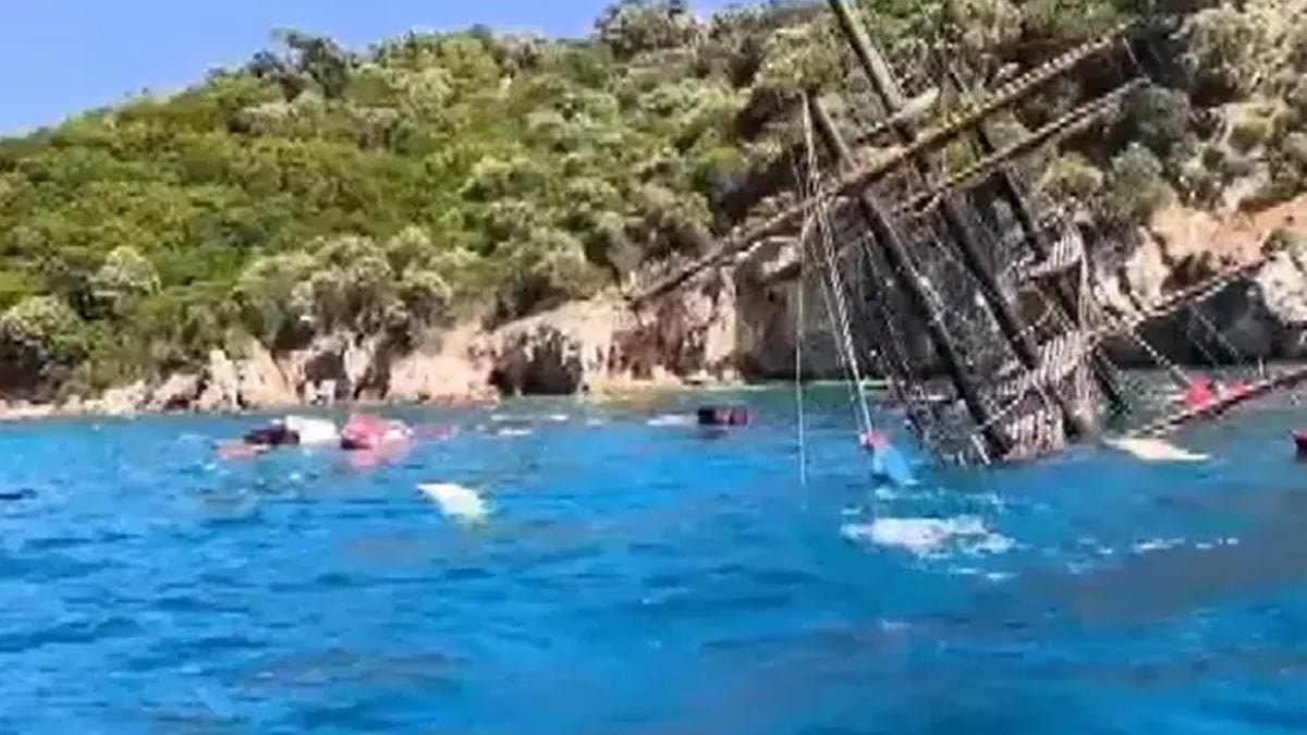 Marmaris'te Tur Teknesi Battı, 72 Kişi Kurtarıldı