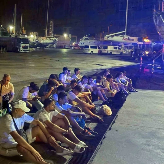 Marmaris'te Tekneyle Kaçış Hazırlığındaki 25 Düzensiz Göçmen Yakalandı