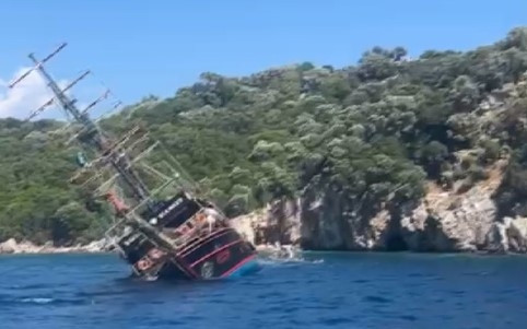 Marmaris'te Tur Teknesi Battı: Sahil Güvenlik Seferber Oldu