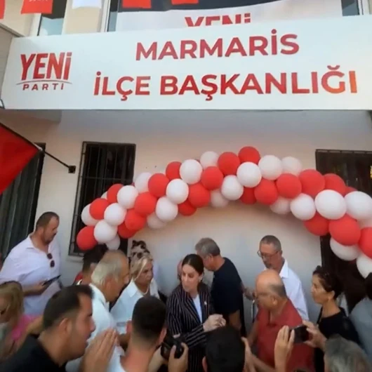 Marmaris'te Yeni Parti Açılışında Haluk Levent Şarkısı