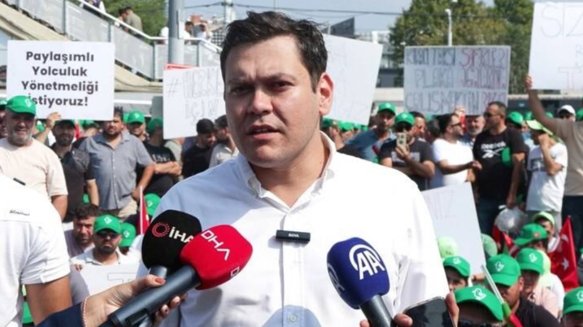 Martı kurucusu Oğuz Alper Öktem MHP'ye katıldı
