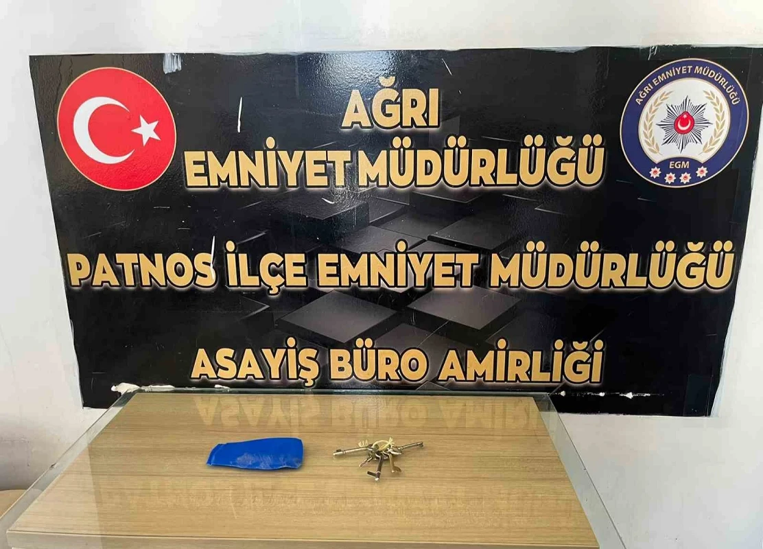 Maske ve poşetlerle kapı kapı dolaşan kadın dolandırıcılar yakalandı