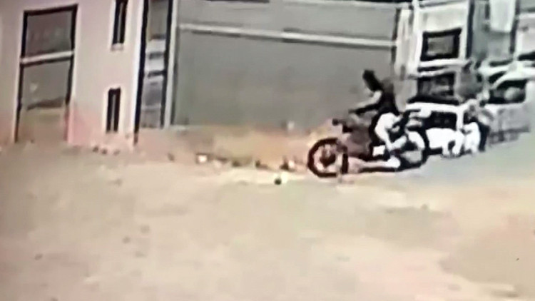 Maskeli Hırsız Şantiyede Motosikleti İttirerek Çaldı