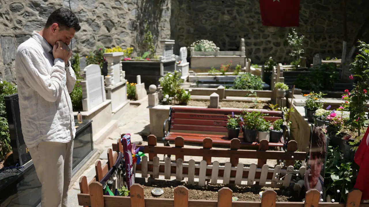Mattia Ahmet Minguzzi'nin Ailesi Bayramda Mezarını Ziyaret Etti