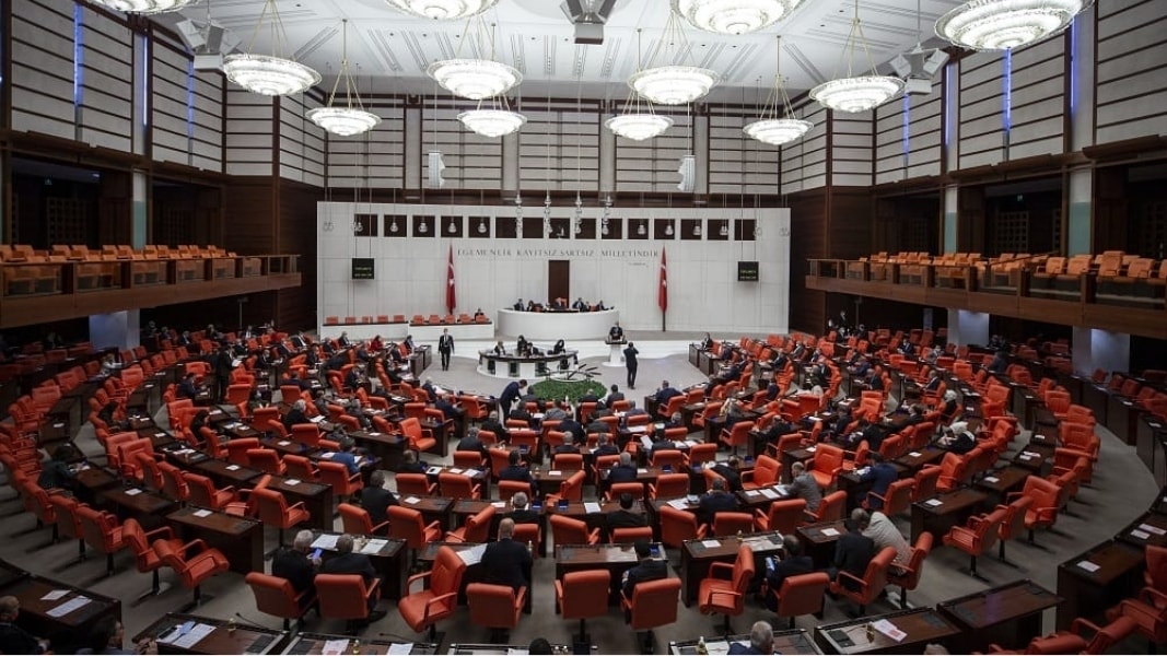 Meclis'te Fon Krizi: AKP Yoklamaya Katılmadı, Genel Kurul Kapandı