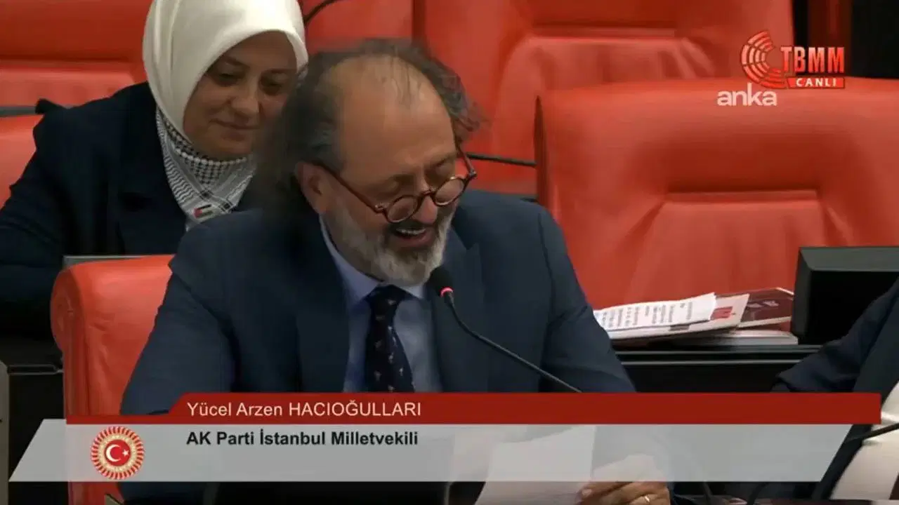 Meclis'te İzmir Marşı Mırıldanması: AKP'li Hacıoğulları'na Muhalefetten Tepki