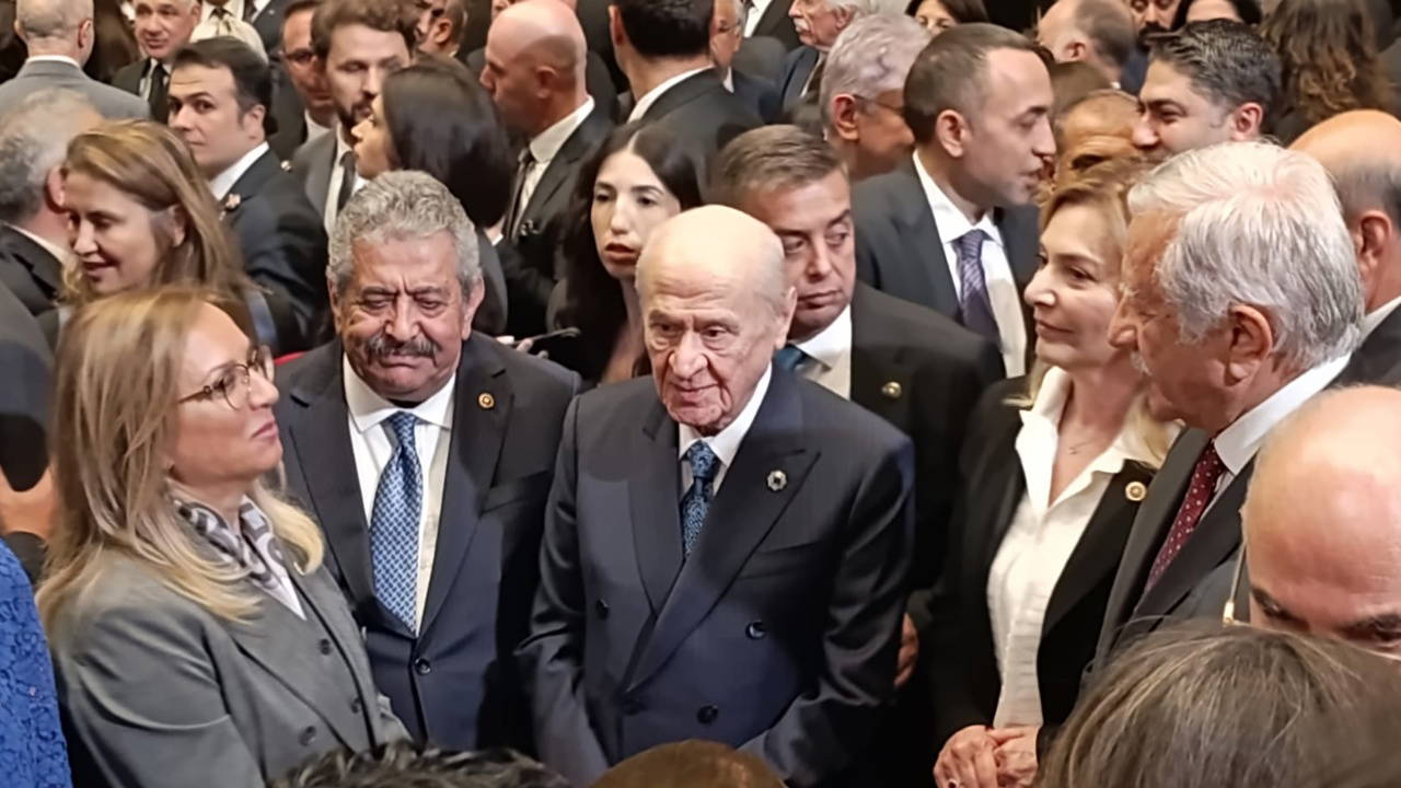 Meclis resepsiyonu sönük kaldı: Liderler yok, Bahçeli ilgi odağı