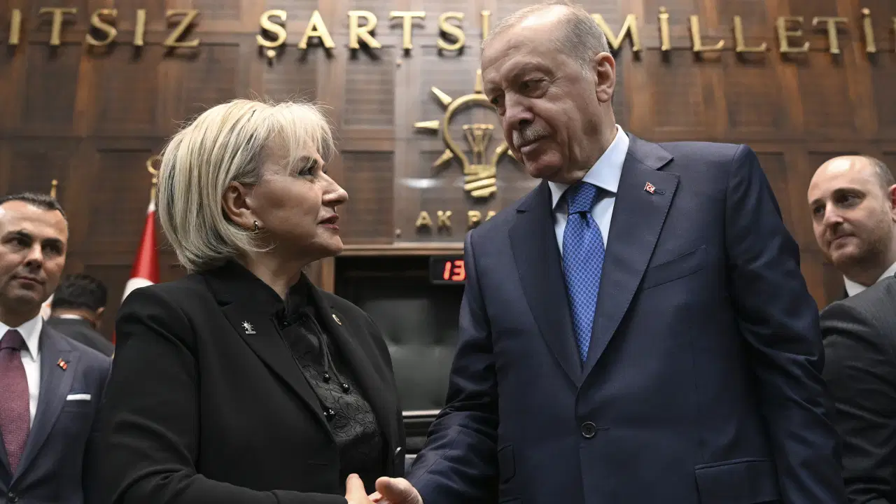 Meclis'te sandalye dağılımı değişti: AKP 277, CHP 136, bağımsızlar 10