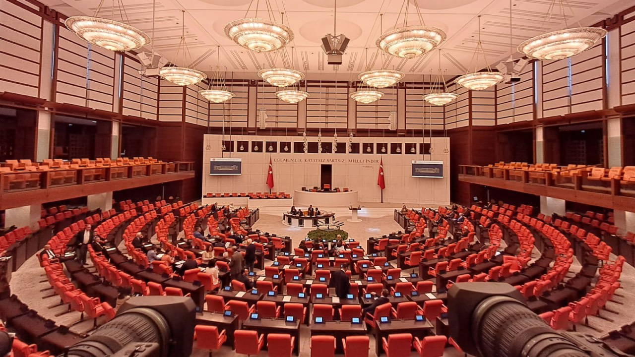 Meclis'te Sezaryen Tartışması: Kadın Vekillerden Erkeklere Sert Tepki