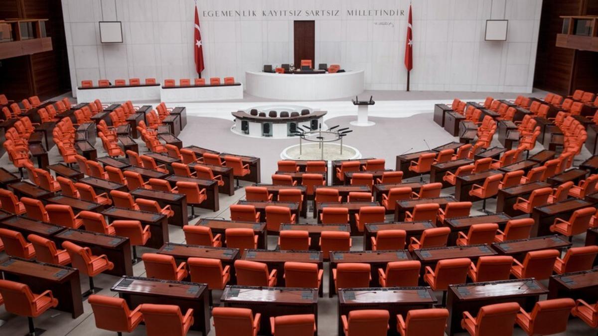 Meclis'te sandalye dağılımı değişti: AK Parti yükseliyor, CHP kan kaybediyor