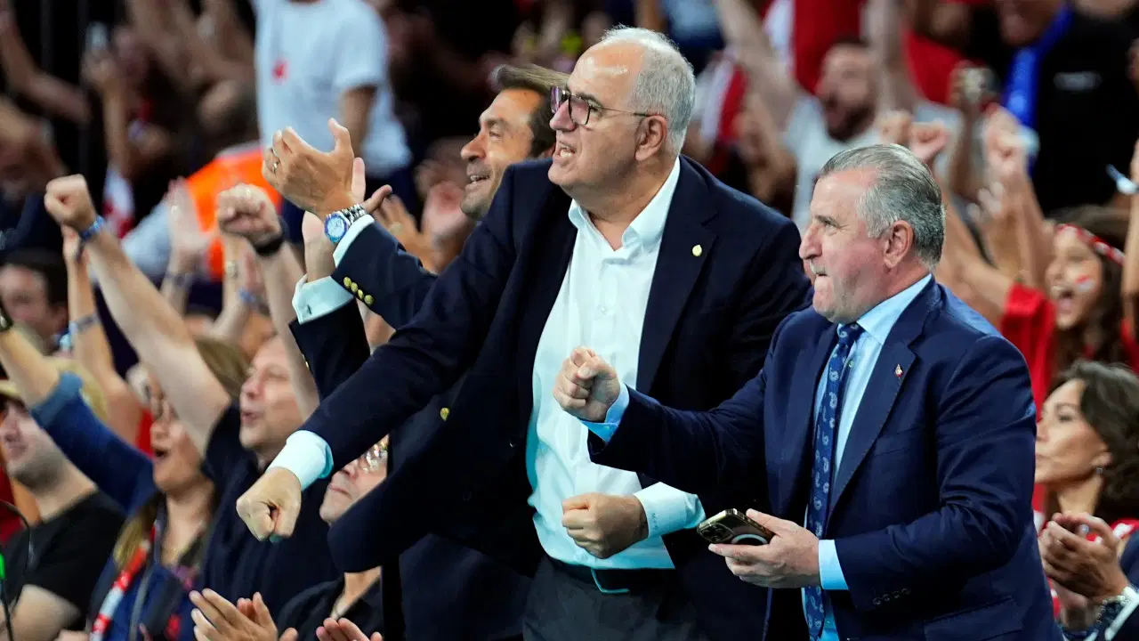 Üstündağ'dan Filenin Sultanları'na Övgü