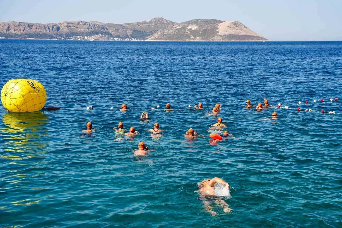 Meis-Kaş Yüzme Maratonu'nda Dostluk Rüzgarı
