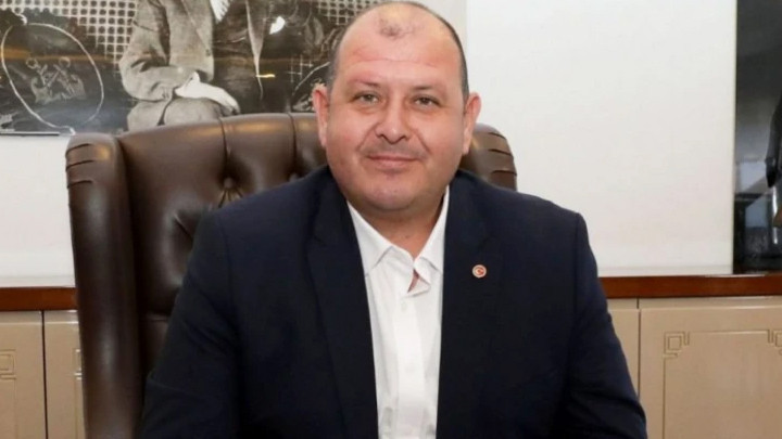 Menderes Belediye Başkanı İlkay Çiçek CHP'den istifa etti