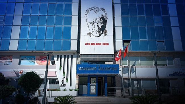 Menderes Belediyesi'ne ikinci dalga operasyon: 9 gözaltı