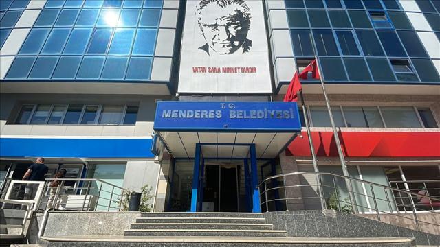 Menderes Belediyesi'nde Yolsuzluk Operasyonu: 15 Gözaltı