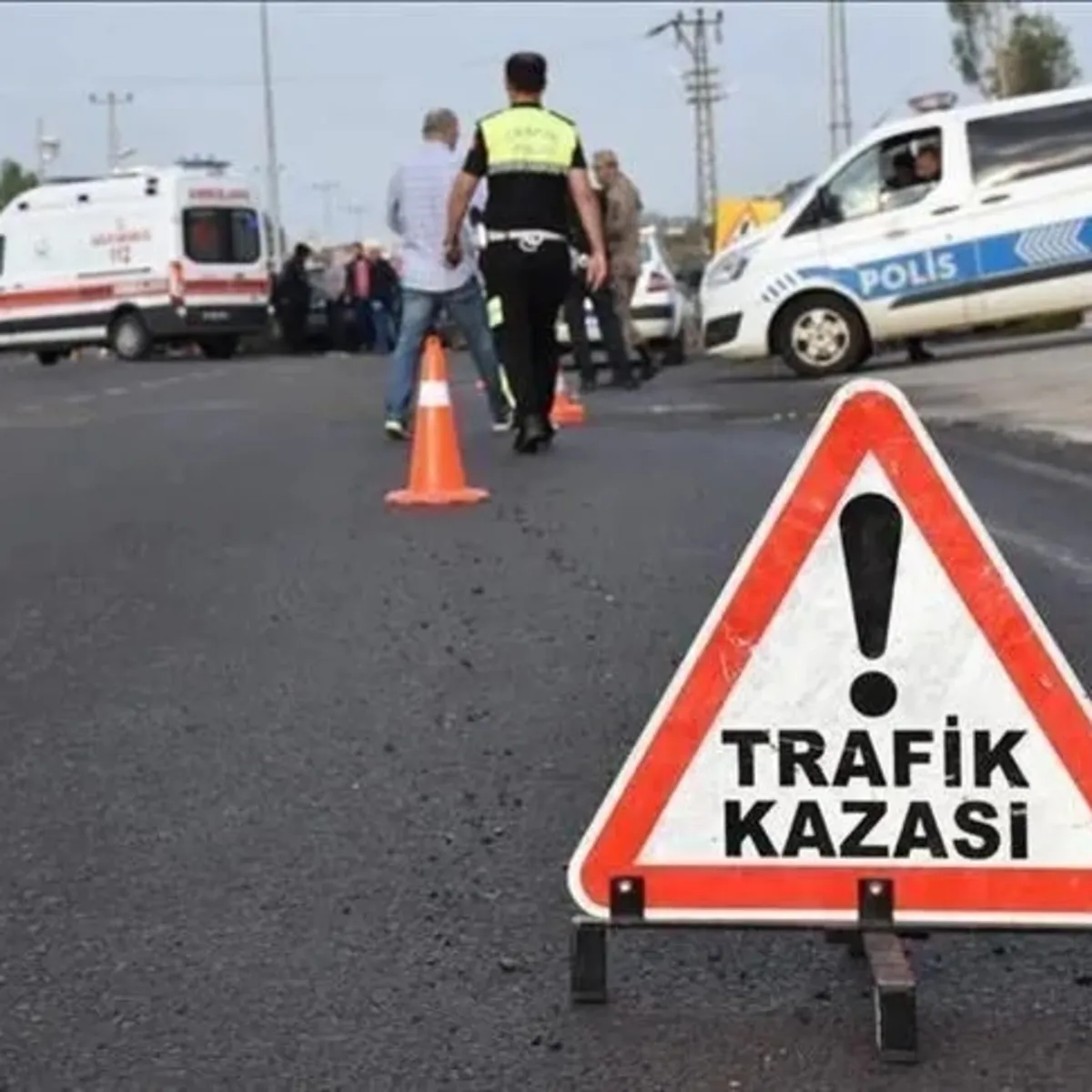 Menderes'te feci kaza: İki otomobil çarpıştı, 1 ölü 5 yaralı