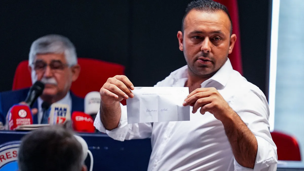 Menderes’te Yeni Parti’de İstifa Şoku: Becerikli ve Peker Ayrıldı