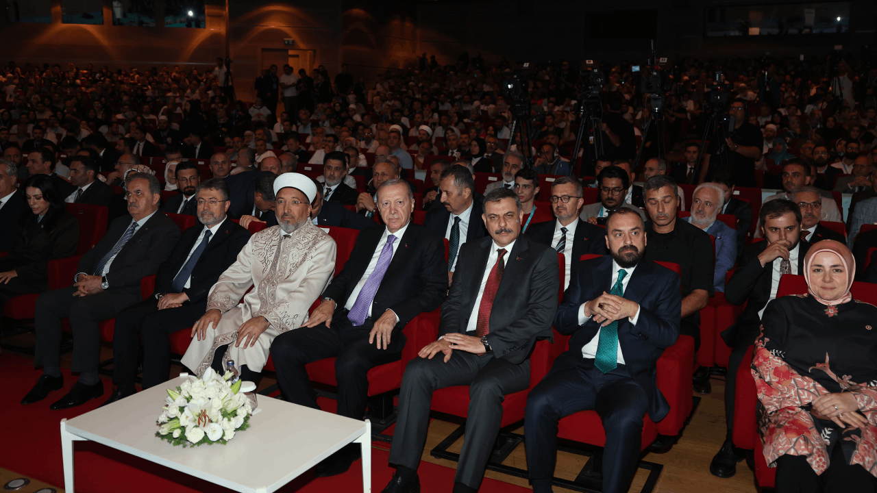 Menzil Tarikatı'nda Kardeş Kavgası Erdoğan'ın Etkinliğine Yansıdı