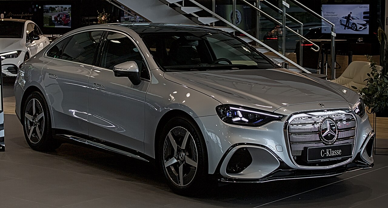 Mercedes-Benz Elektrikli C 300 4Matic'i Tanıttı