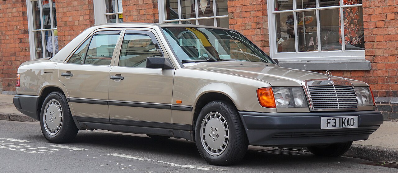 Mercedes Kasa Kodlarındaki 'W' Ne Anlama Geliyor? W124, W204 ve W213 Kodlarının Hikâyesi