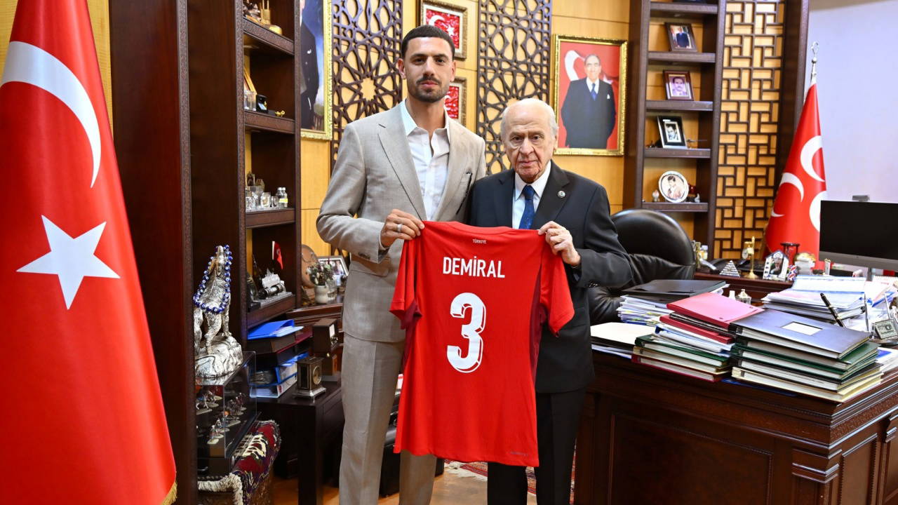 Milli futbolcu Merih Demiral'dan MHP Lideri Bahçeli'ye ziyaret