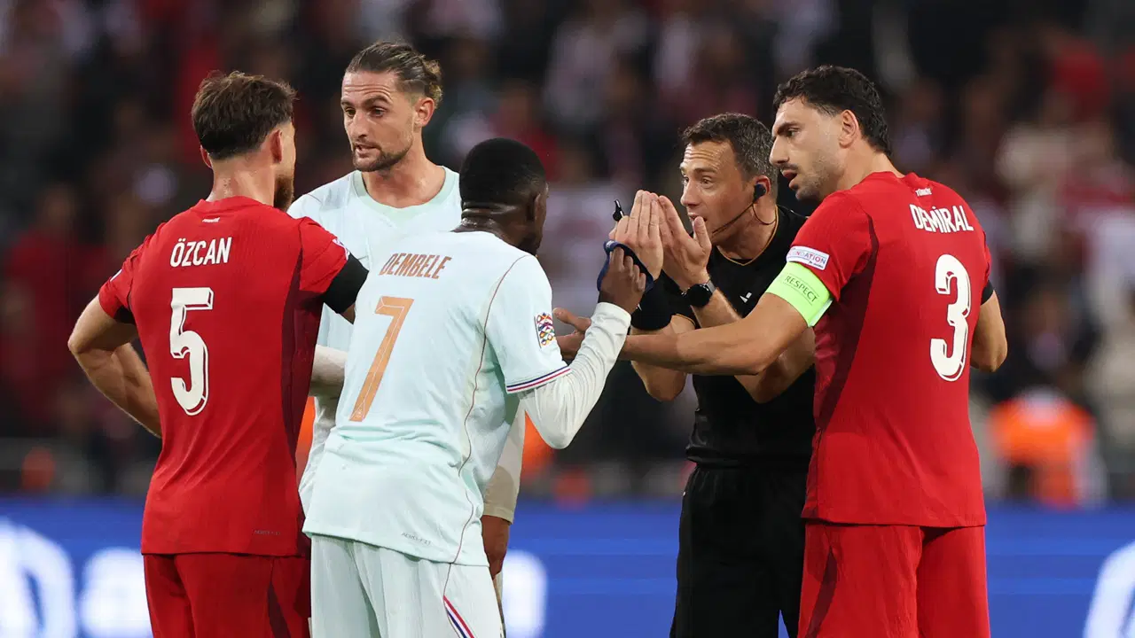 Merih Demiral'dan Hakeme Sert Tepki: 'Kırmızı Kart Emin Değildi
