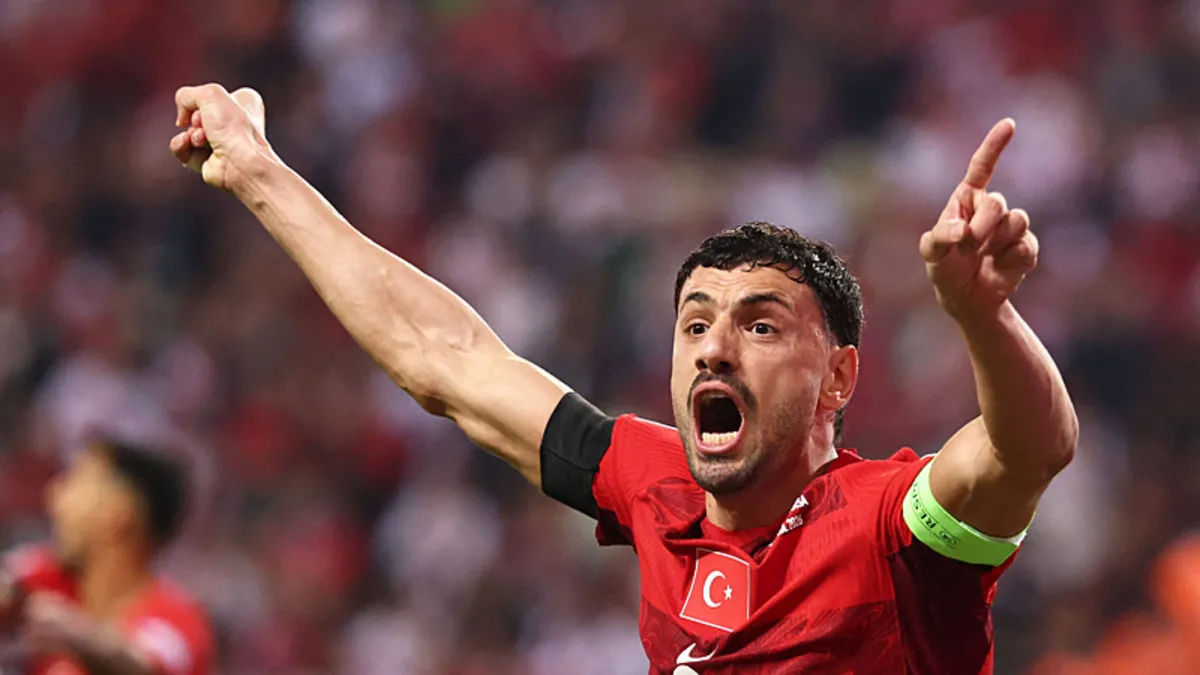 Merih Demiral'dan kırmızı kart tepkisi: Hakem de emin değildi