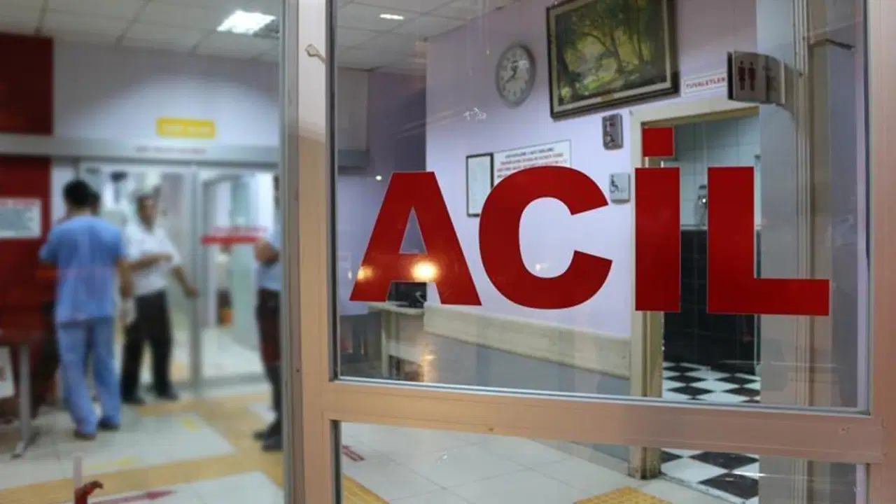 Mersin'de Ambulans ve Otomobil Çarpıştı: 3 Sağlık Çalışanı 5 Yaralı