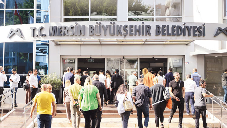 Mersin'de Belediye Operasyonu: Vahap Seçer Gözaltında