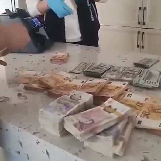 Mersin Belediyesi Soruşturmasında Servet: 4 Kilo Altın, Döviz ve Silah Ele Geçirildi
