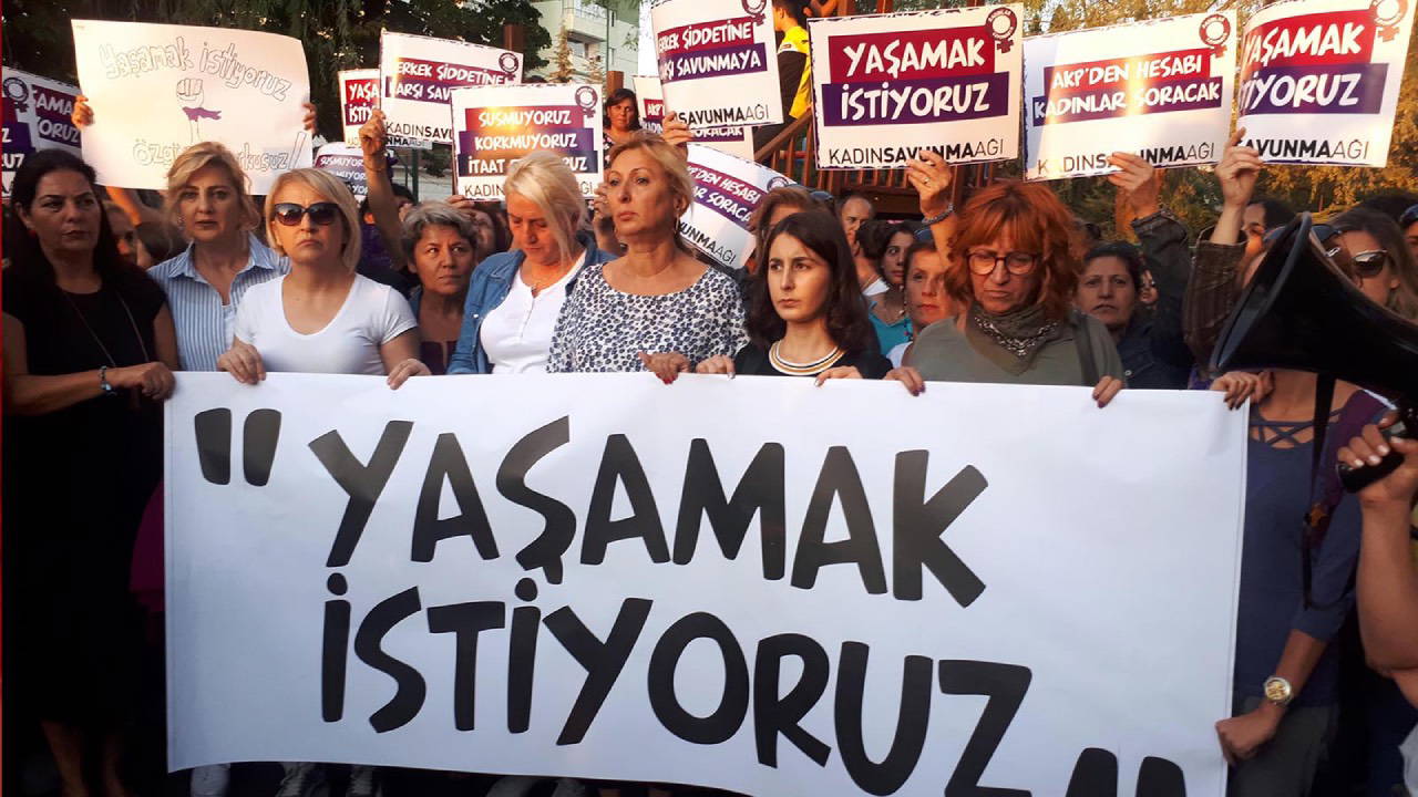 Mersin'de korkunç olay: Eşini vurmak istedi, bıçakladı