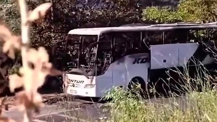 Mersin'de Yolcu Otobüsü Yangını: Otobüs Kullanılamaz Hale Geldi