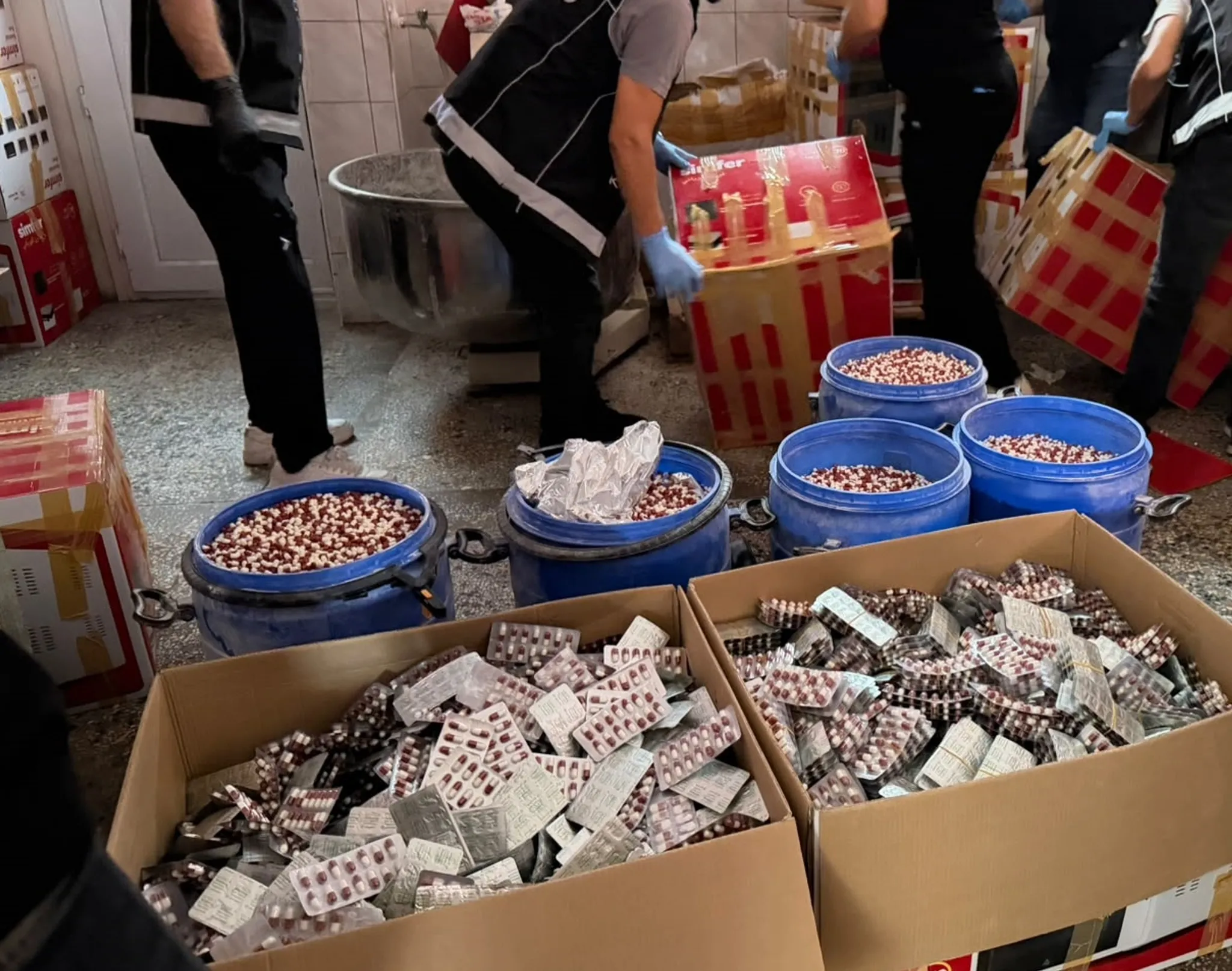 Mersin'de Fırın Görünümlü Uyuşturucu Deposu: 1 Milyon 758 Bin Hap Ele Geçirildi