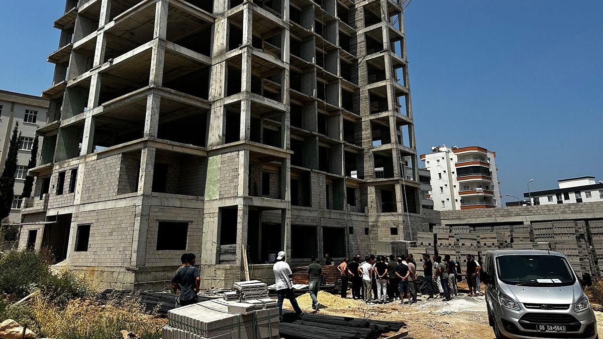 Mersin'de inşaat işçisi 10. kattan düşerek yaşamını yitirdi