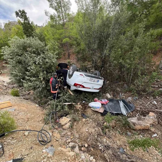 Mersin Mut'ta Otomobil Şarampole Devrildi: Sürücü Ağır Yaralı