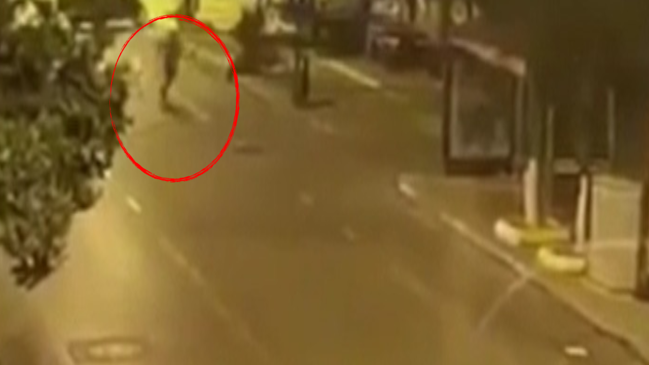 Mersin'de Pasajda Ölü Bulunan Çocuğun Kovalandığı Anlar Kamerada