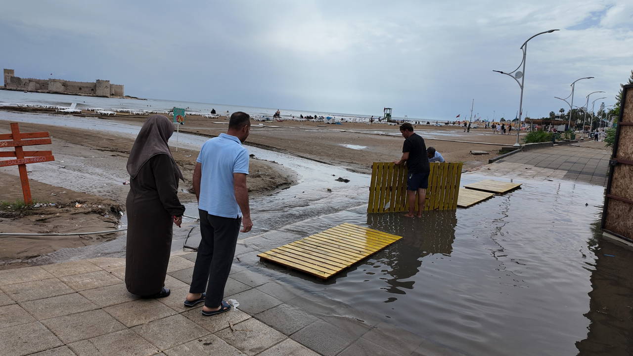Mersin'de Sağanak Felaketi: Kızkalesi'nde Su Taşkını