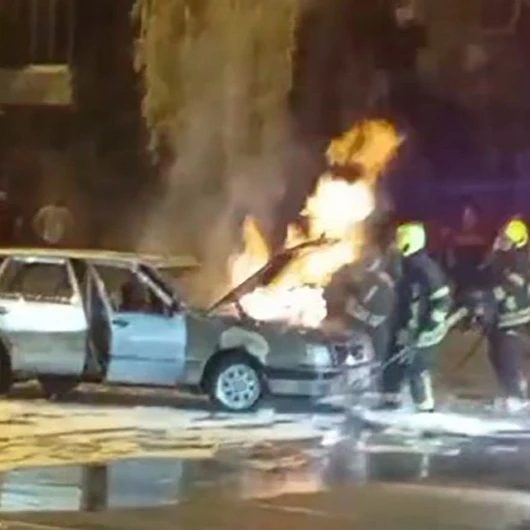 Mersin'de Seyir Halindeki Otomobil Alev Alev Yandı: 4 Kişi Son Anda Kurtuldu