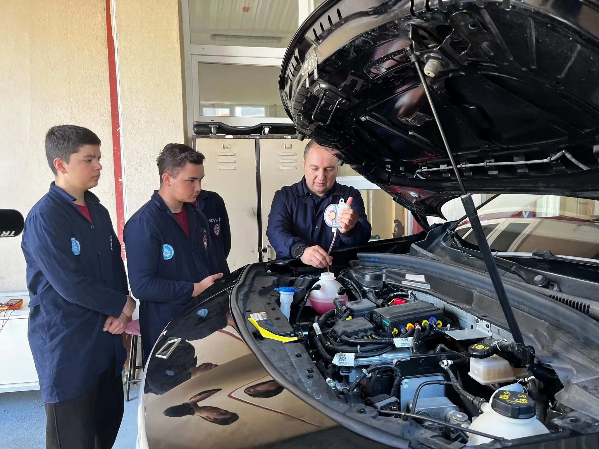 Meslek liseliler TOGG ile elektrikli araç teknolojilerini öğreniyor